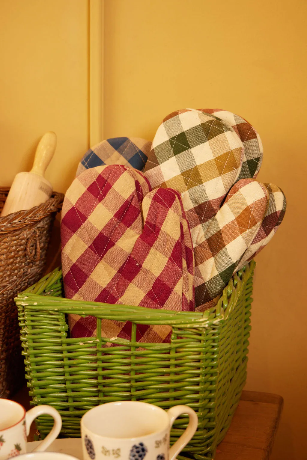 Burgundy Check Oven Mitten Pair